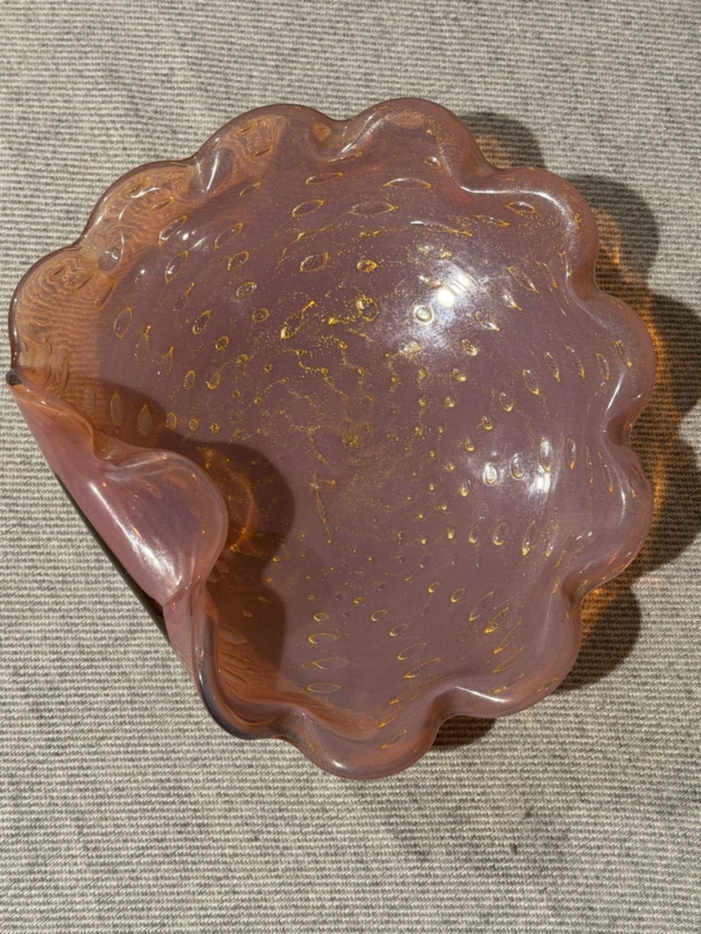 Pink and Gold Murano Glass Bowl featuring a Bullicante Pattern